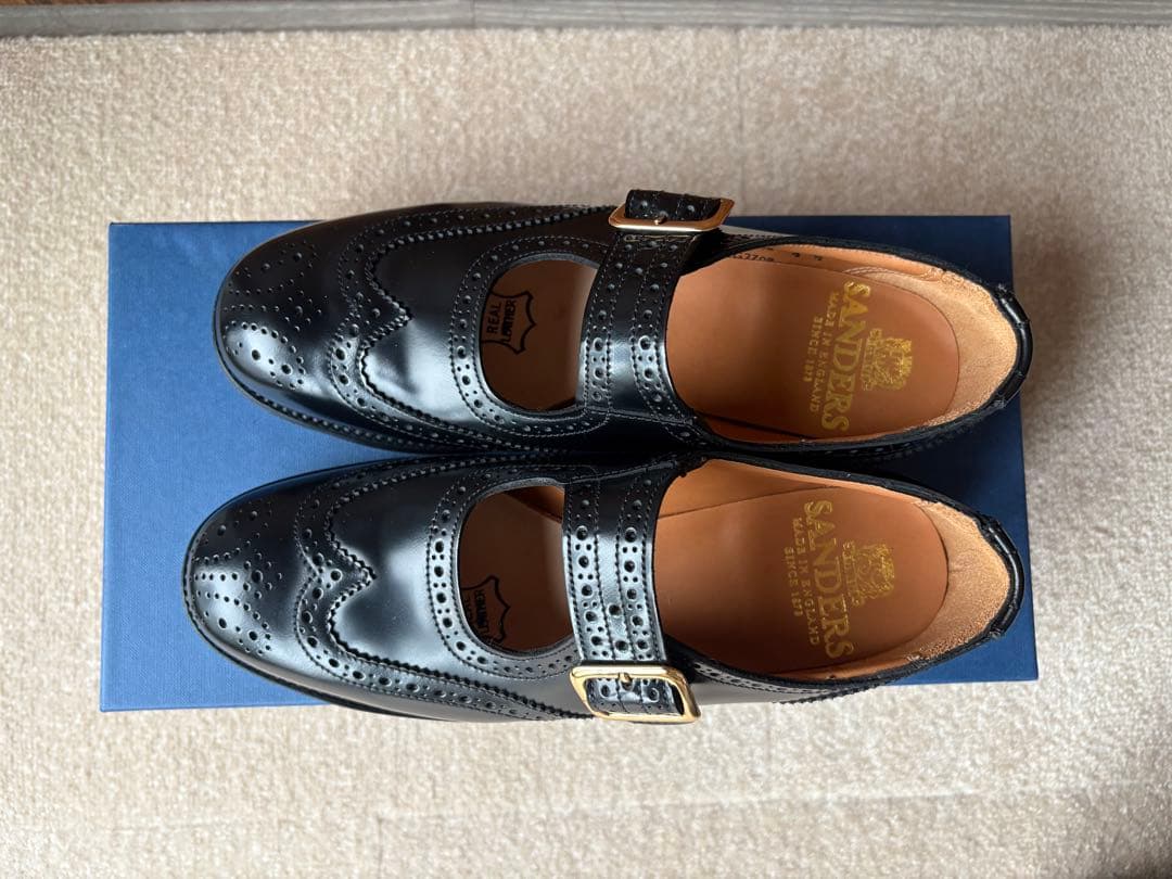 【ほぼ新品】SANDERS 2265B FEMALE PUNCHEDSANDAL