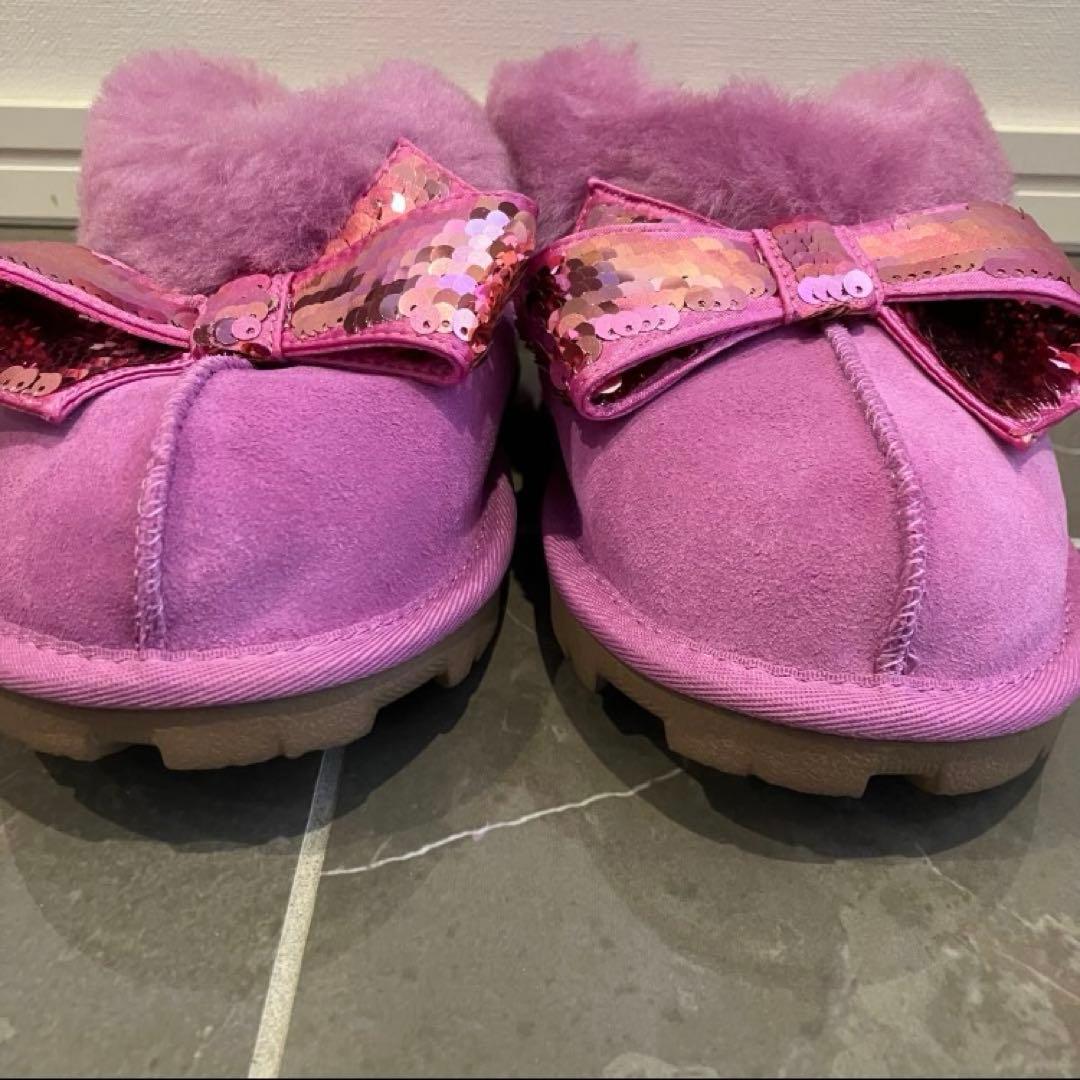 UGG アグ 新品未使用キラキラリボン☆店舗限定レア品 ムートンスエードサンダル