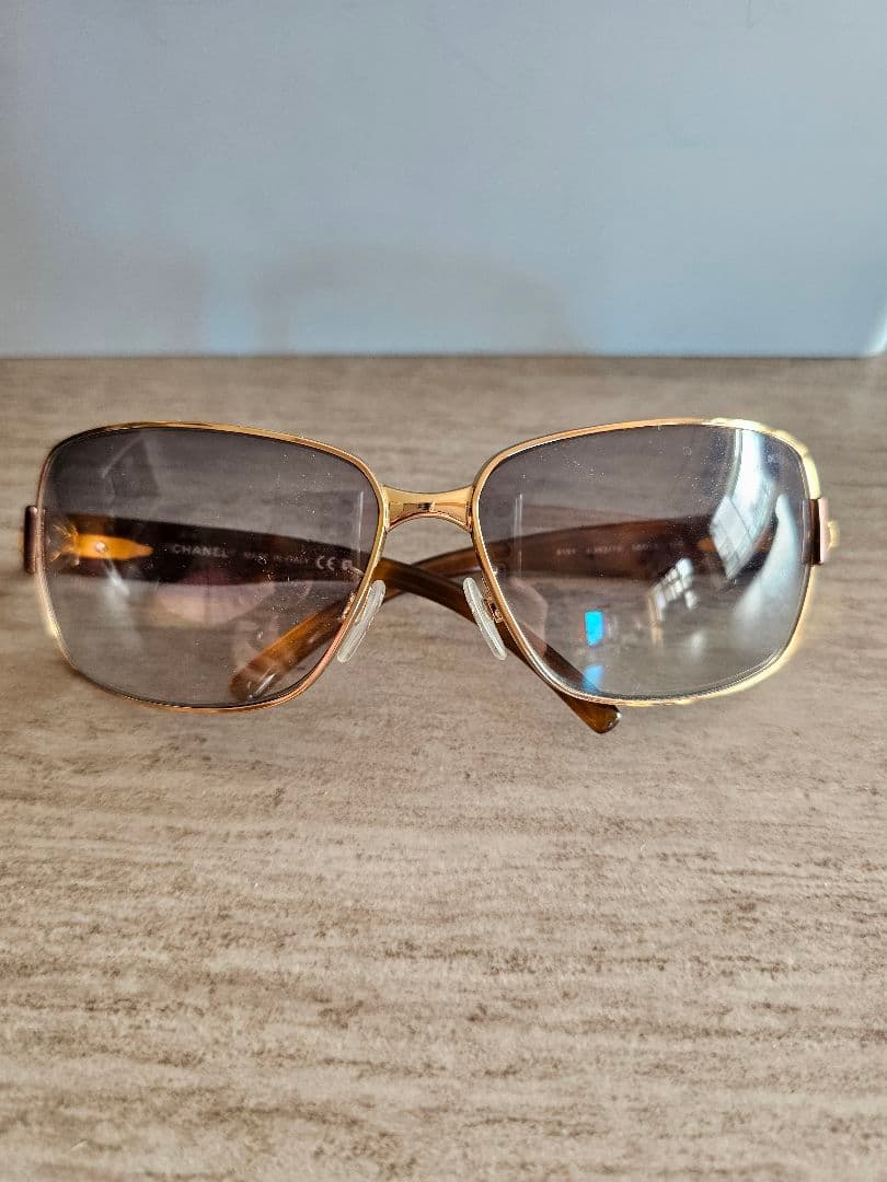 た*や様 CHANEL ゴールドロゴ ブラウンサングラス