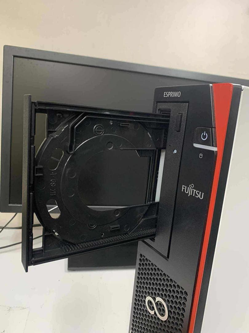Windowsデスクトップ #855 FUJITSU ESPRIMO D588/TX i3-8100 8GB