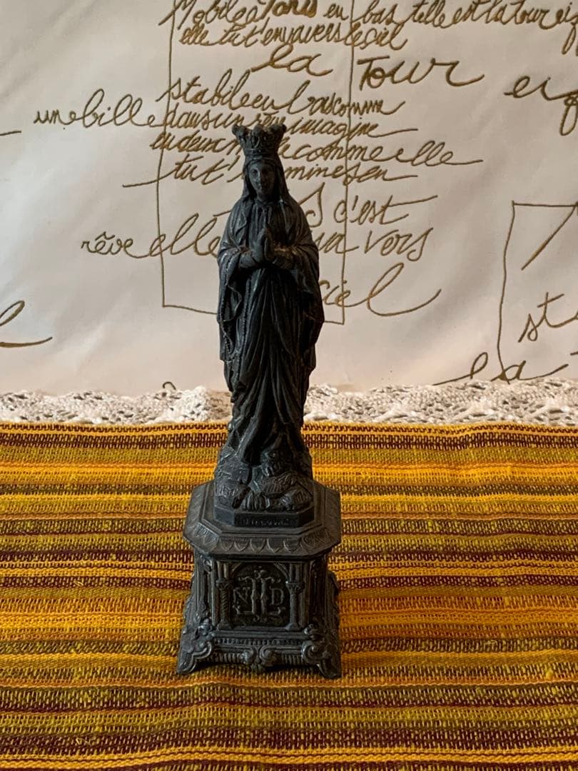 フランス製　アンティーク　真鍮製のマリア像　細かいディテールで凛とした立ち姿！