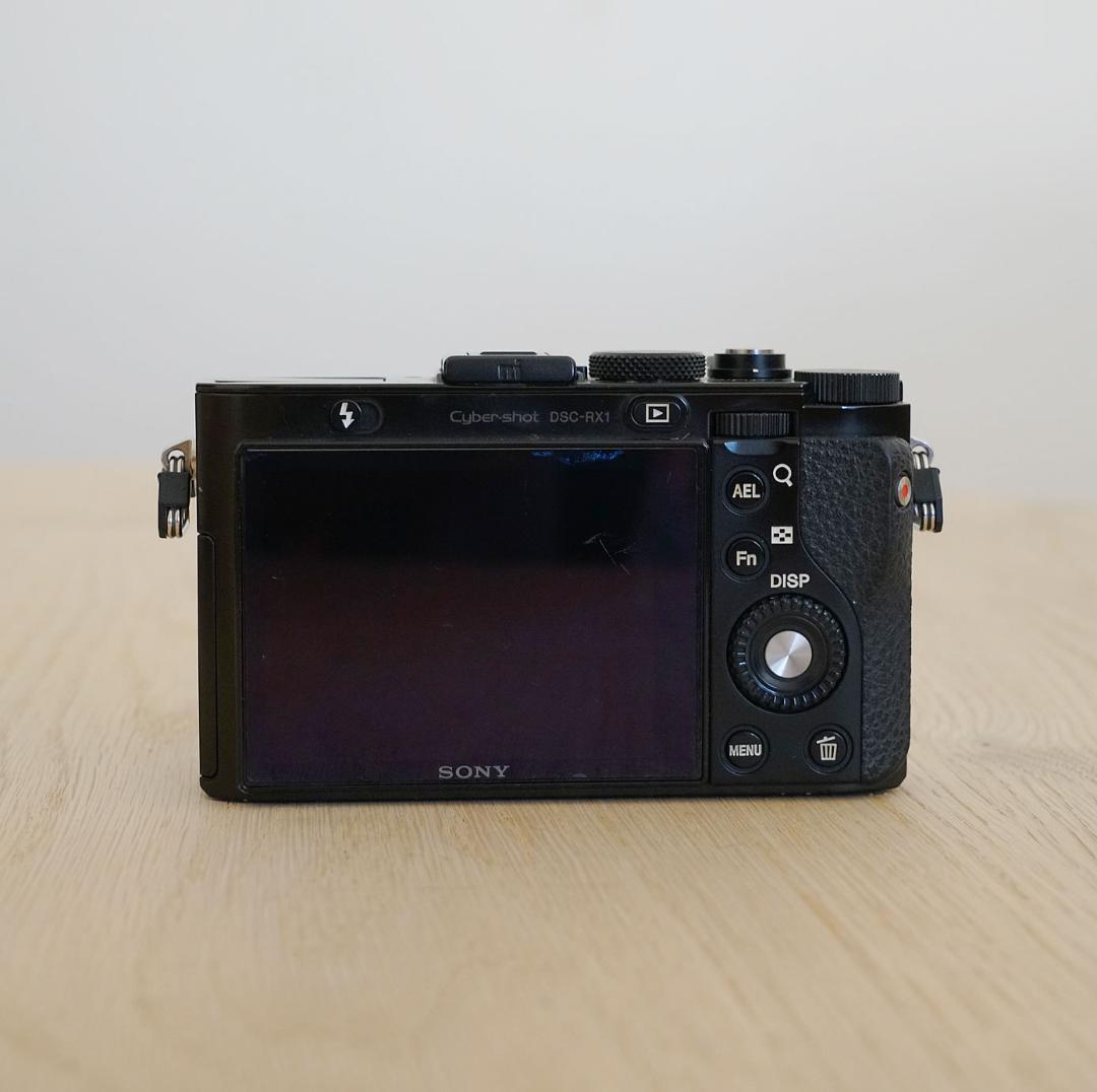 【SONY ／ ソニー】DSC-RX1 ＋ 純正バッテリー３個付