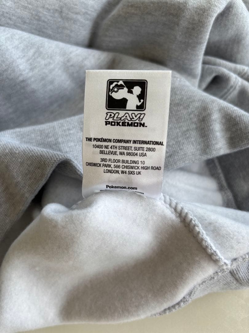 ポケモン海外 EUIC NAIC 2025 パーカー トレーナー　コダック　新品