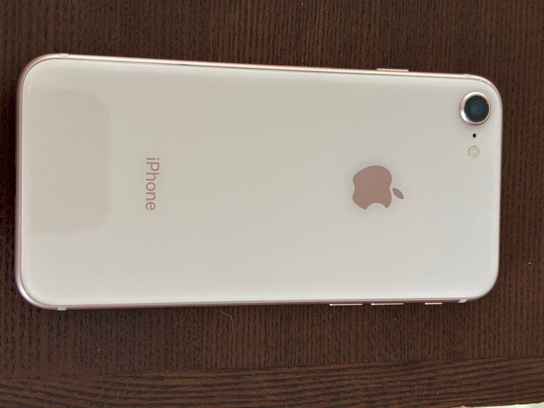 「美品中古」iPhone 8ゴールド