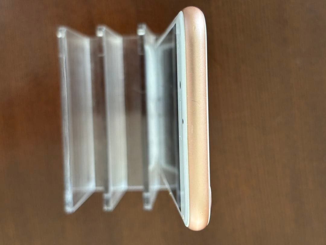 「美品中古」iPhone 8ゴールド