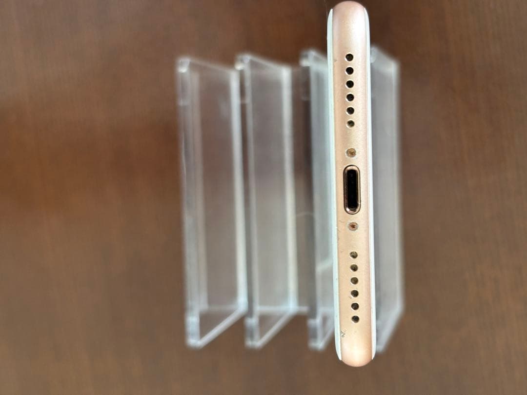 「美品中古」iPhone 8ゴールド