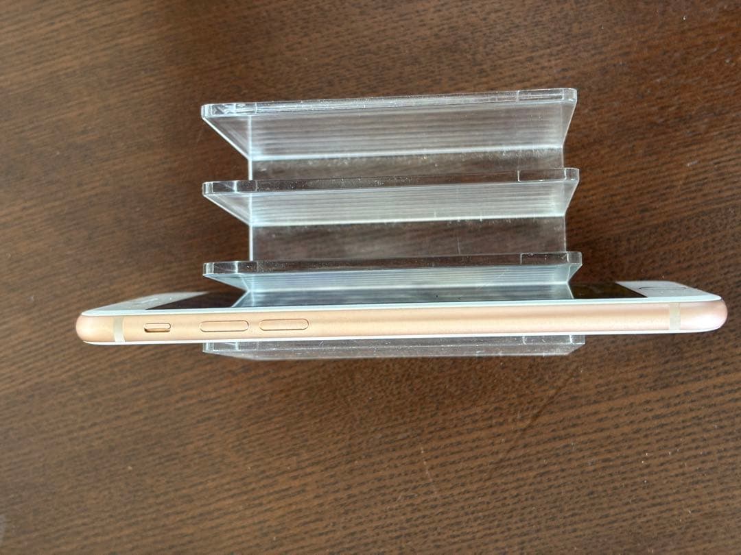 「美品中古」iPhone 8ゴールド