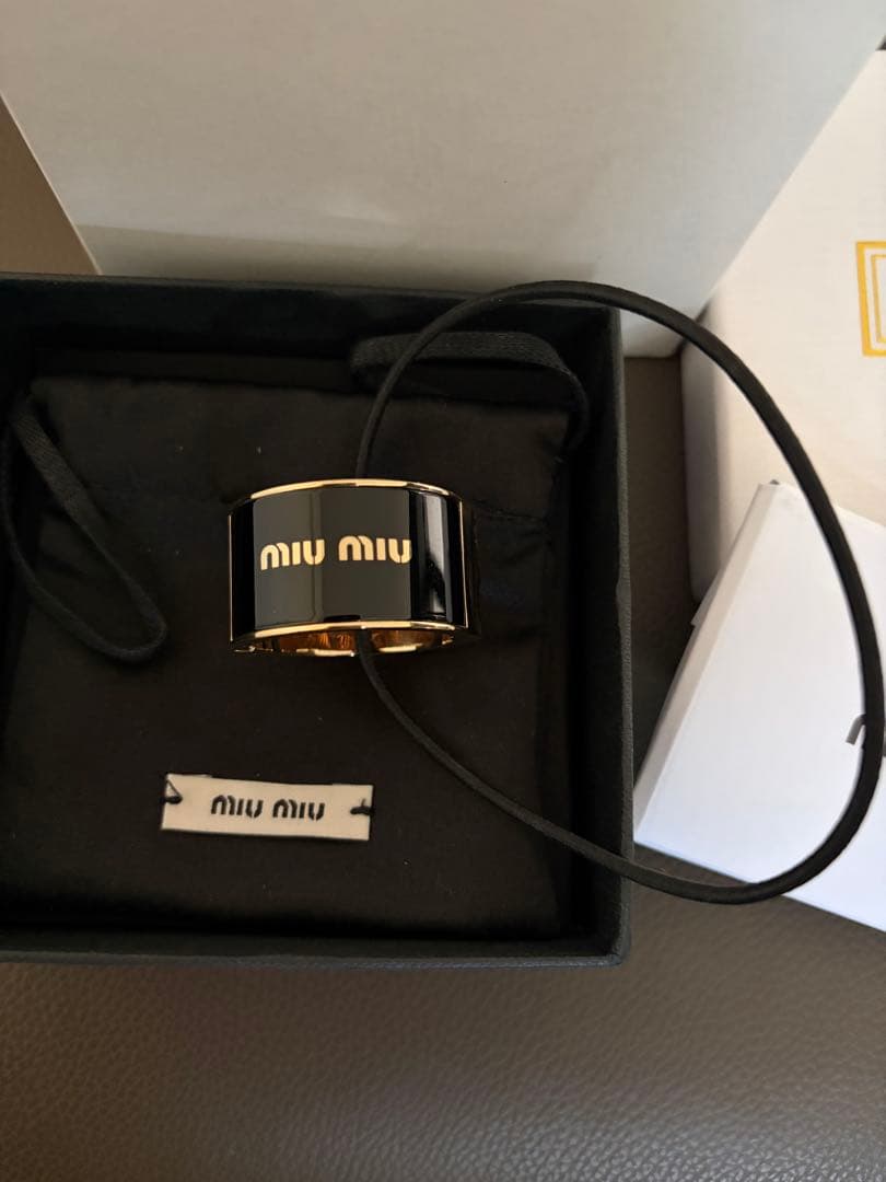 miu miu ヘアアクセサリー