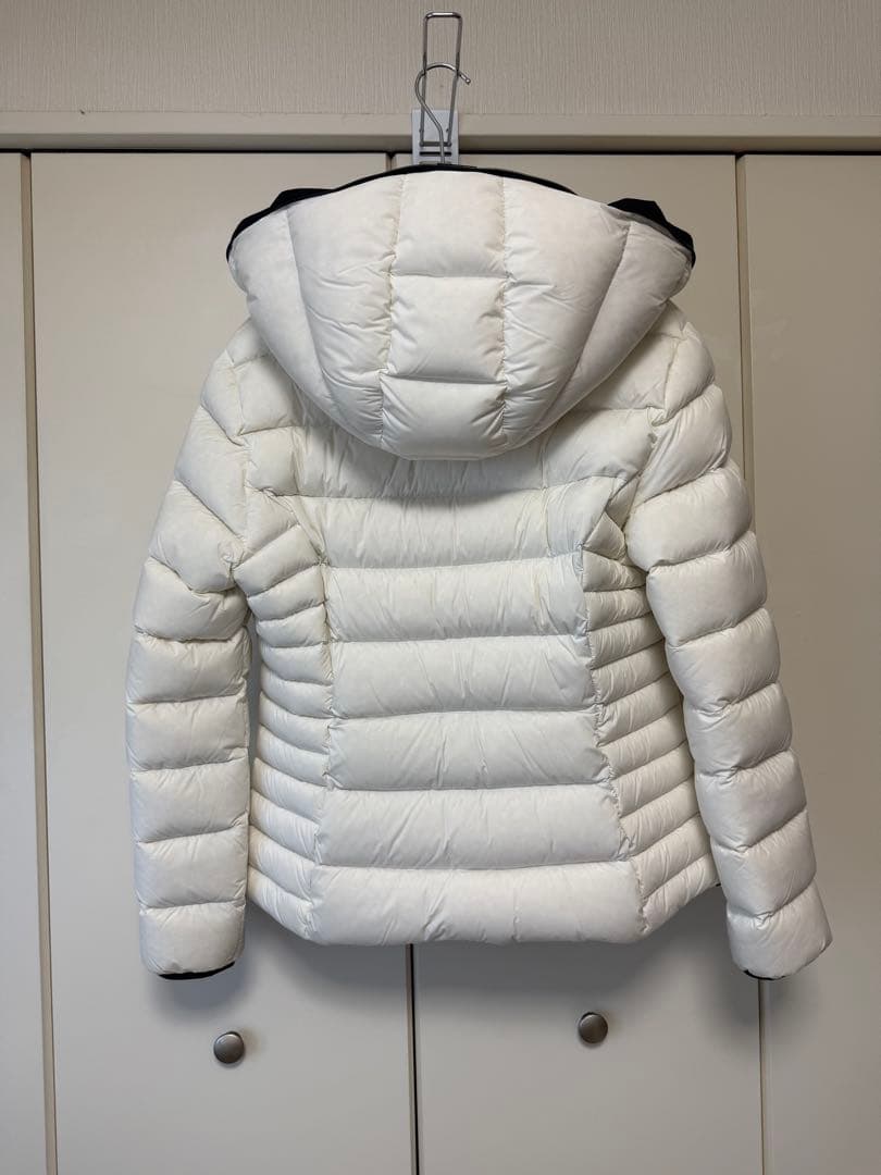 モンクレール ホワイト フード付きダウンジャケット