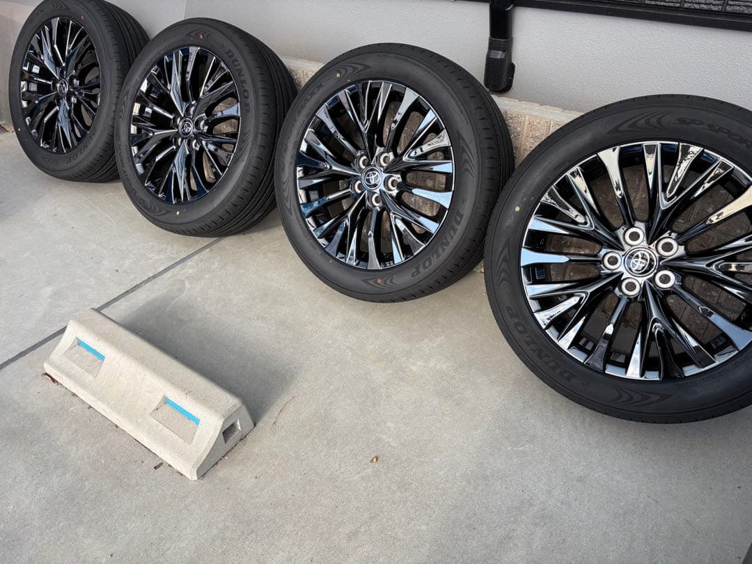 40ヴェルファイアZプレミア新車外しタイヤ、ホイールセット　ナット付き