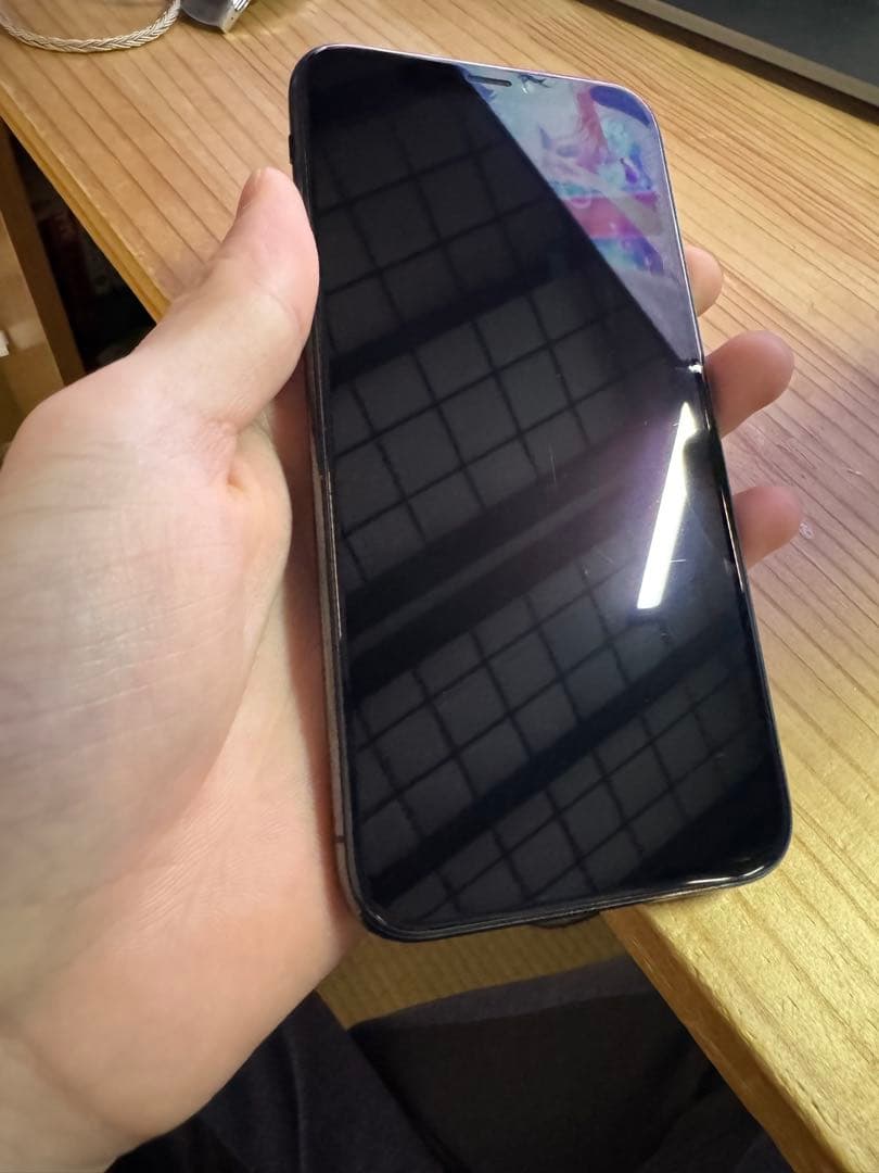 iPhone Xs simフリー