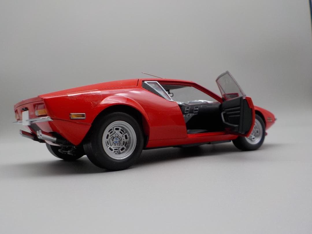 De Tomaso Pnantera L red 1/18 ミニカー
