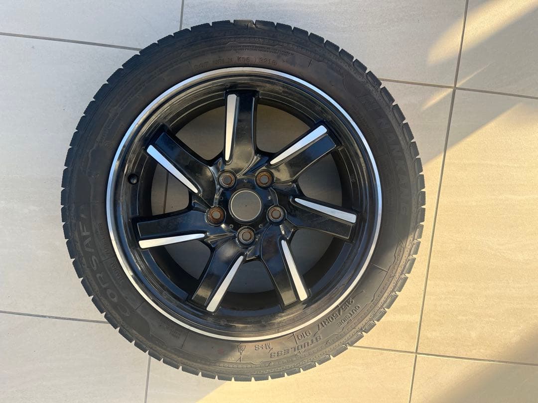 スバル純正レヴォーグ17インチスタッドレスタイヤ215/50R17 4本セット