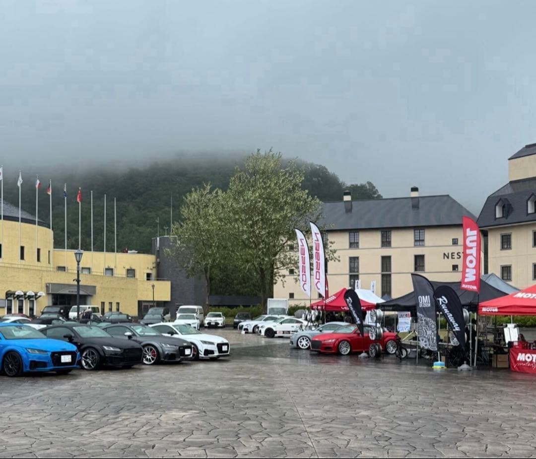 残り3枚、AUDI TT（8S）専用モニターステー　非売品（艶消し黒塗装済み）