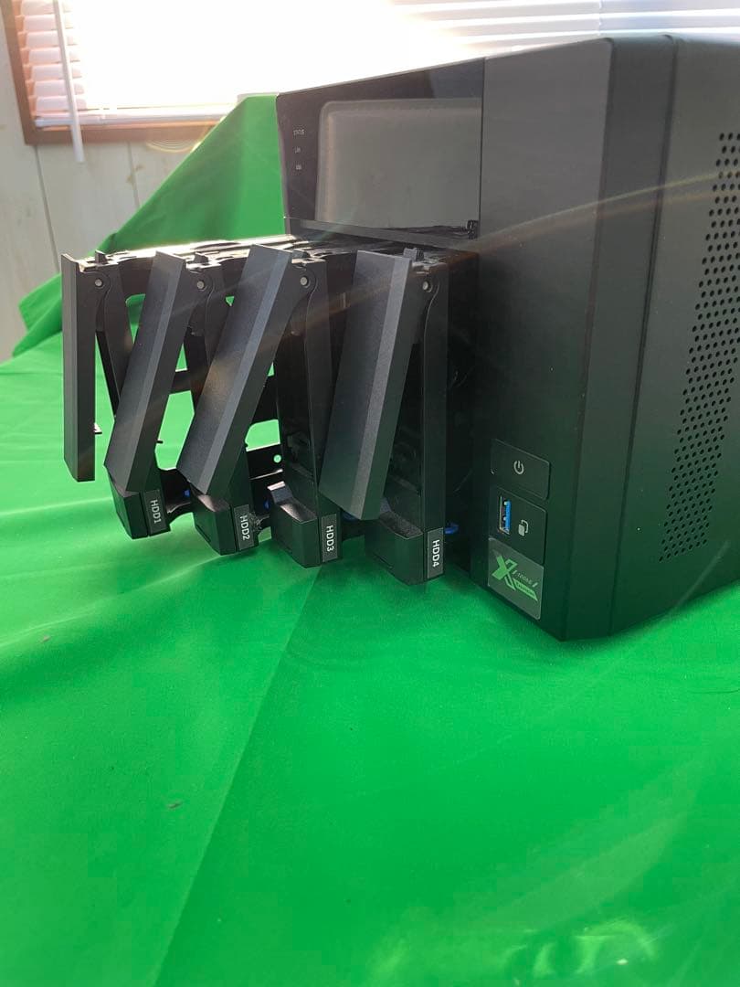 外付けハードディスク・ドライブ QNAP TS-473