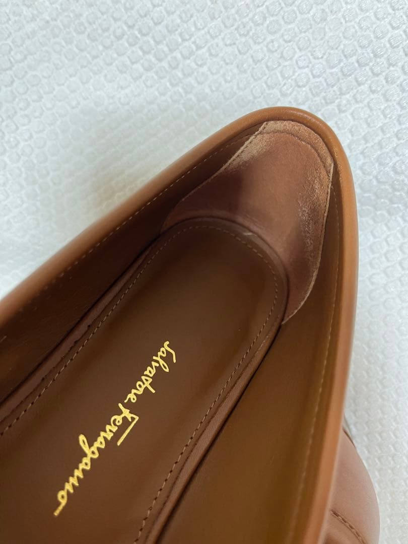 Salvatore Ferragamo ローファー 7 ベージュ　ガンチーニ