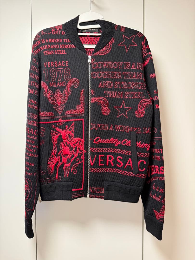 VERSACE プリントジャンパー 黒/赤