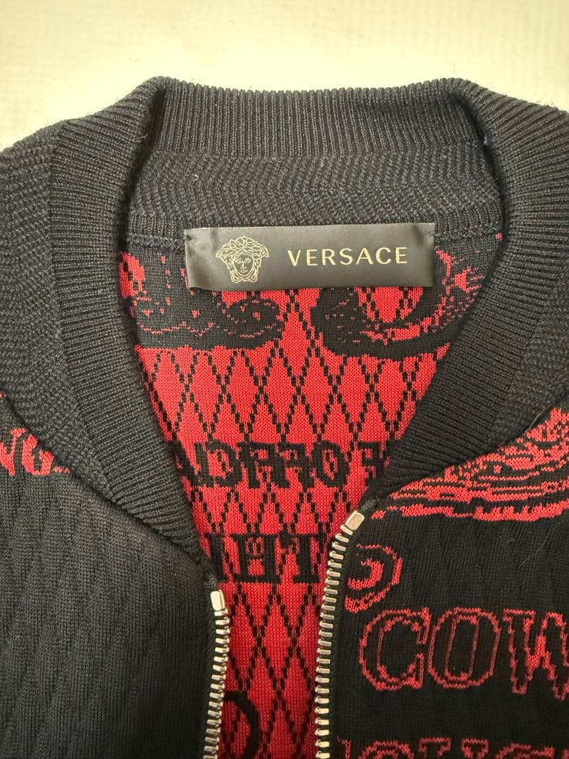 VERSACE プリントジャンパー 黒/赤