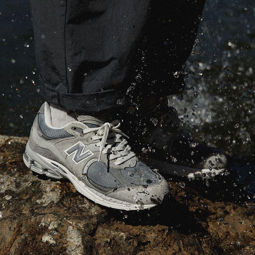 靴 New Balance M2002RXJ