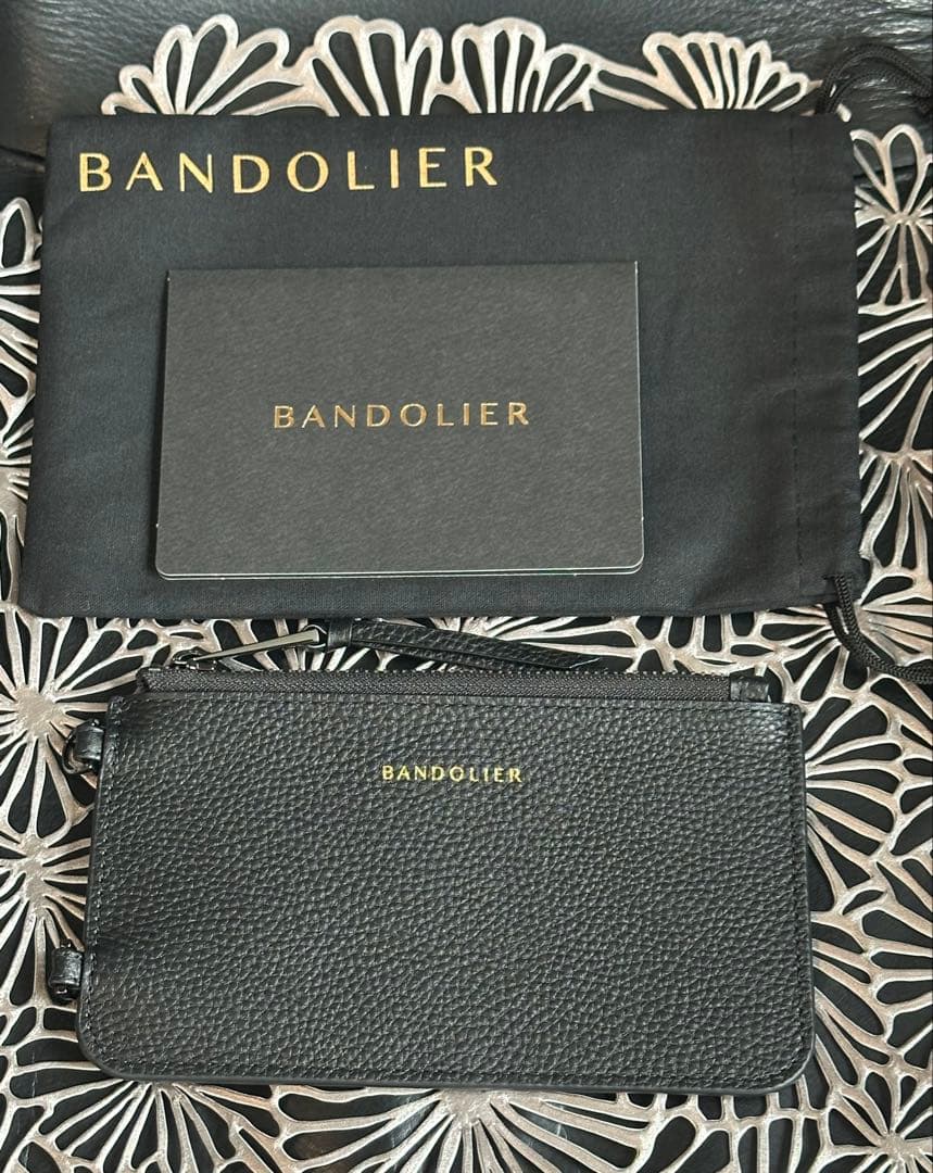 【BANDOLIERバンドリヤー】ポーチ《ブラック/ピューター》