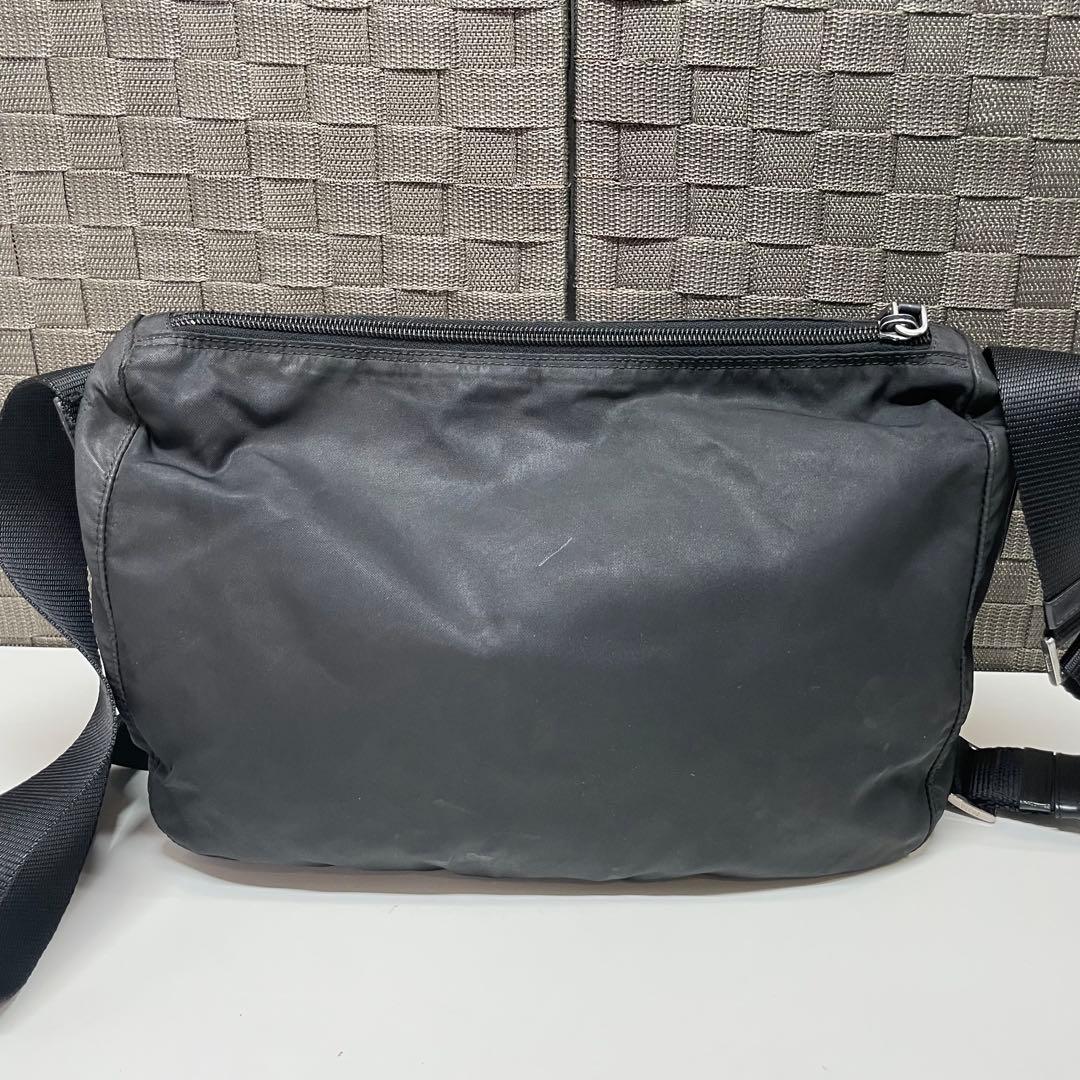 M*I様 PRADA ブラック メッセンジャーバッグ