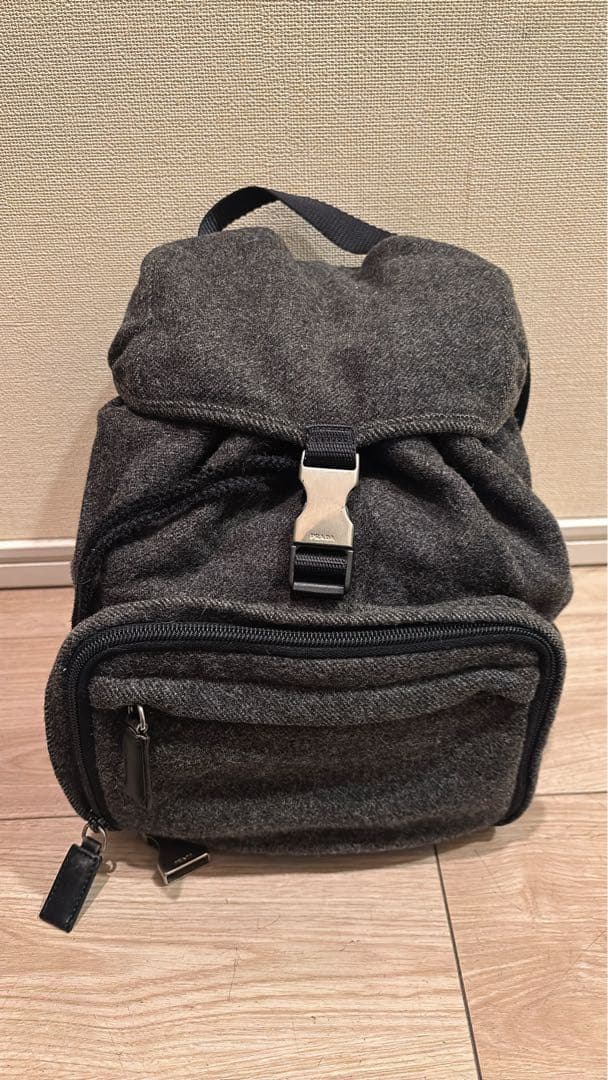 PRADA グレー ミニリュック　ウール