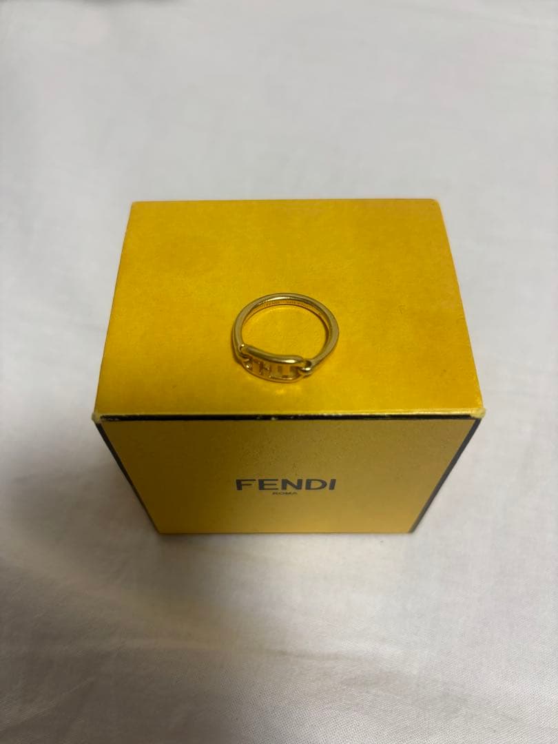 FENDI ゴールドリング ロゴデザイン
