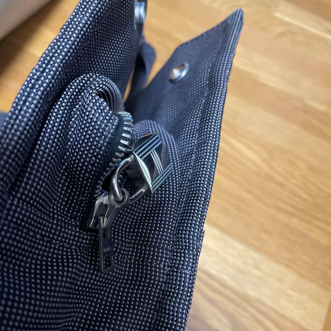 ダークグレー トートバッグ ジッパー付き　ラムネ