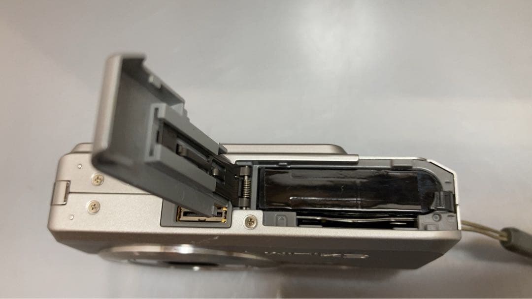 CASIO カシオ　EXILIM デジタルカメラ　EX-Z850