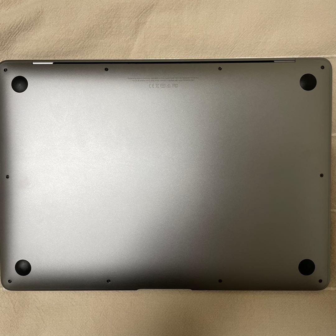 【極美品】MacBook Air Retina 13inch（2019モデル）