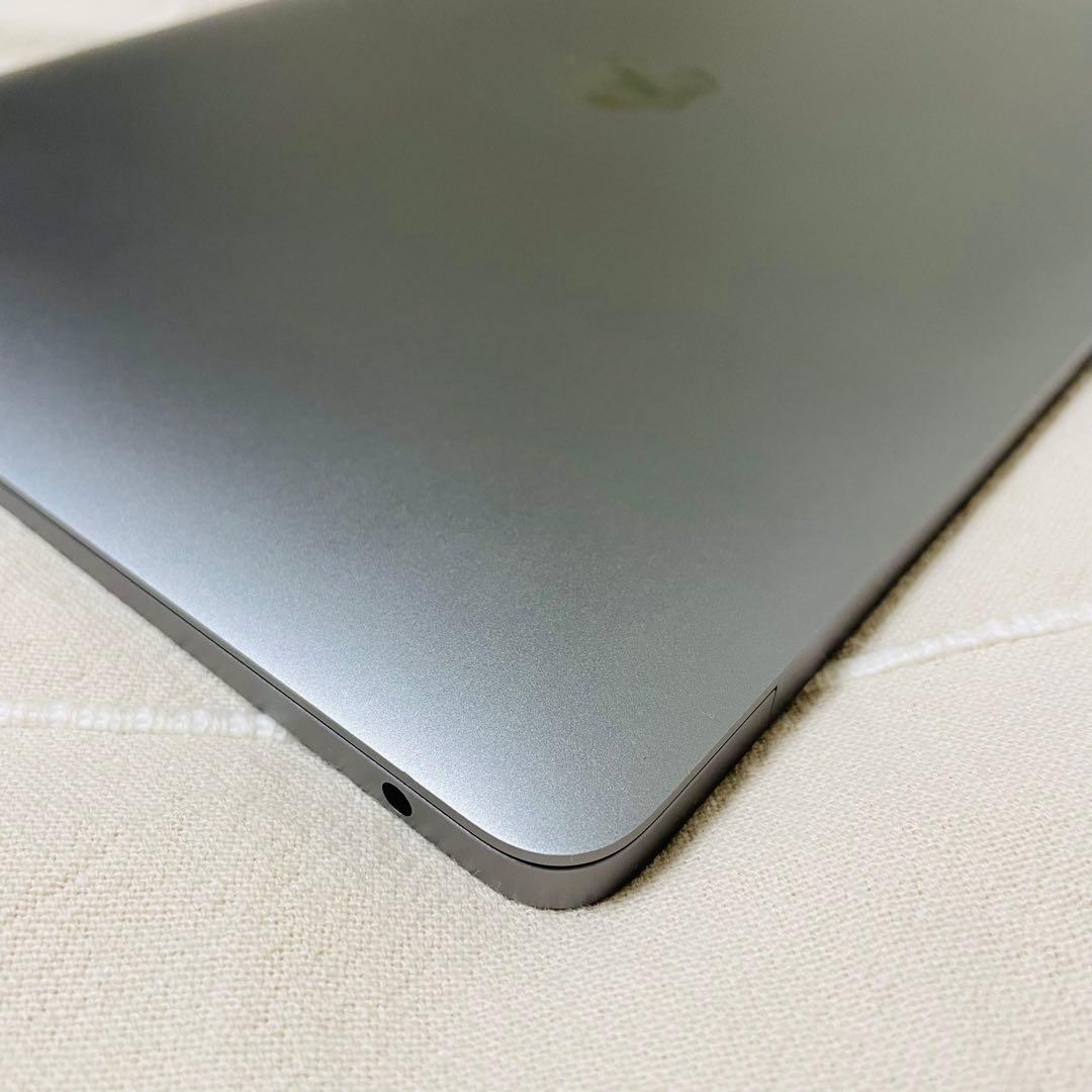 【極美品】MacBook Air Retina 13inch（2019モデル）