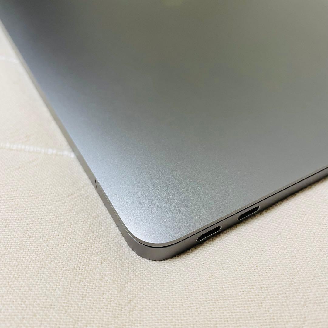 【極美品】MacBook Air Retina 13inch（2019モデル）