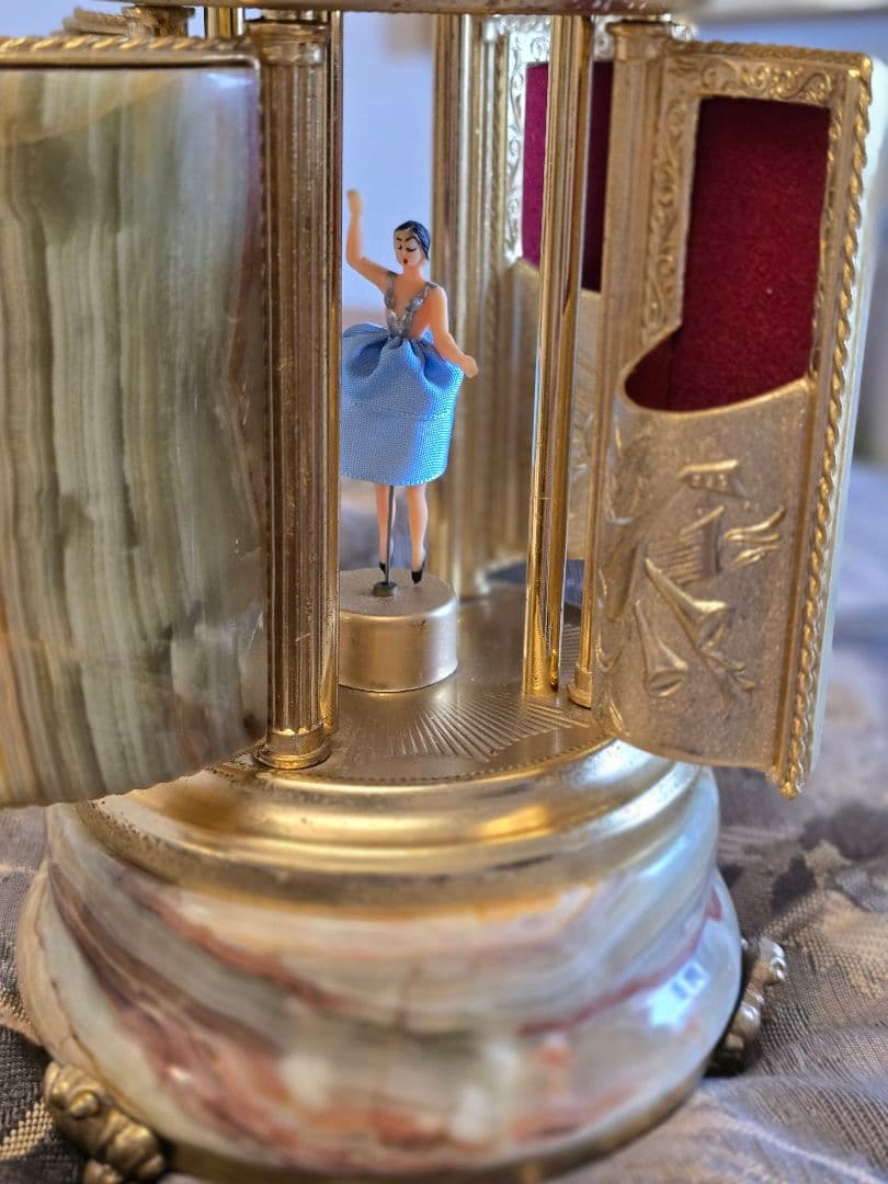 金箔・大理石　REUGE製オルゴール　バレエダンスフィギュア付き大理石装飾品