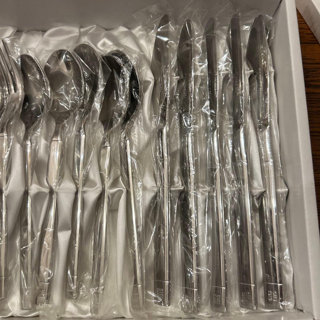 GIVENCHY ジバンシィ ディナーカトラリーセット25ピース シルバーカラー