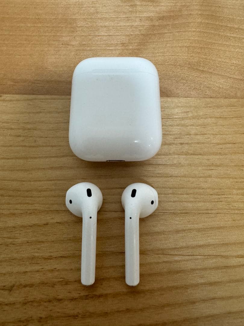 AirPod第2世代本体 ケース、ケーブル付き　A2031