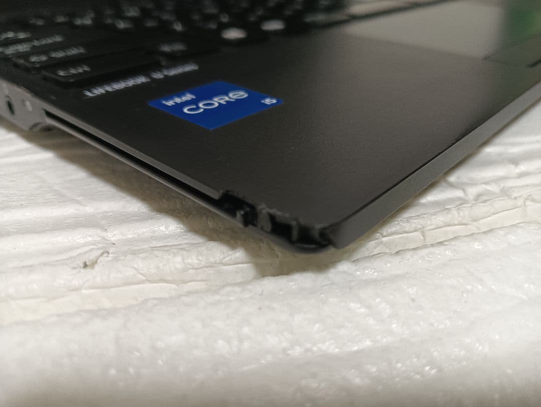 11世代　LTE 対応　薄型　Laptop　パソコン