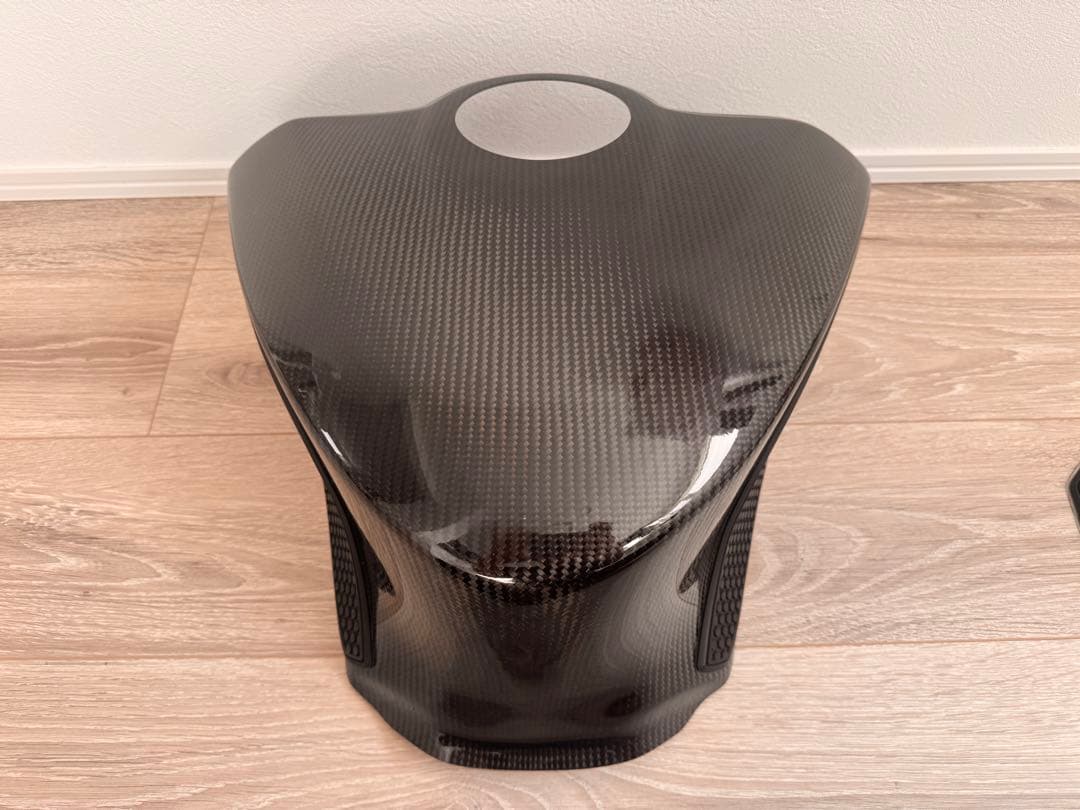 EIGHT YZF-R1 タンクカバー　カーボン綾織
