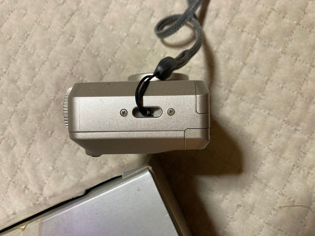 PENTAX Optio330GS 自撮りもできるコンデジカメラ箱有り　三脚付き