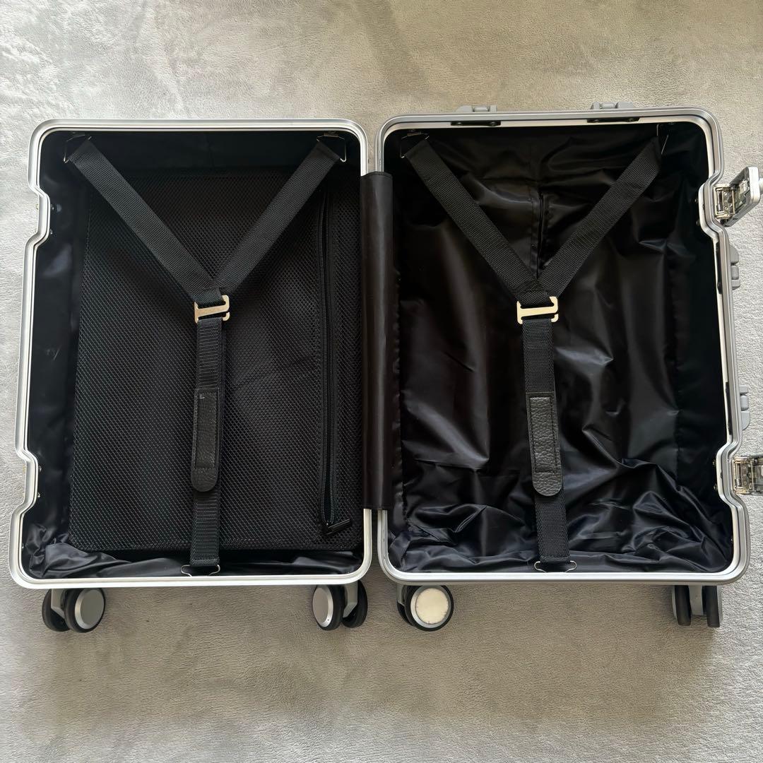 専用です　　　　　　　　軽量静音　TSAロック　機内持ち込み　シルバー