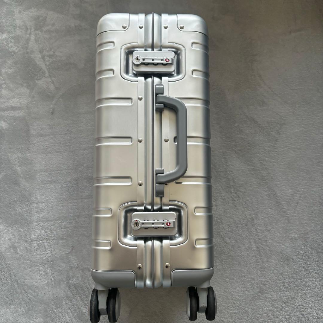 専用です　　　　　　　　軽量静音　TSAロック　機内持ち込み　シルバー