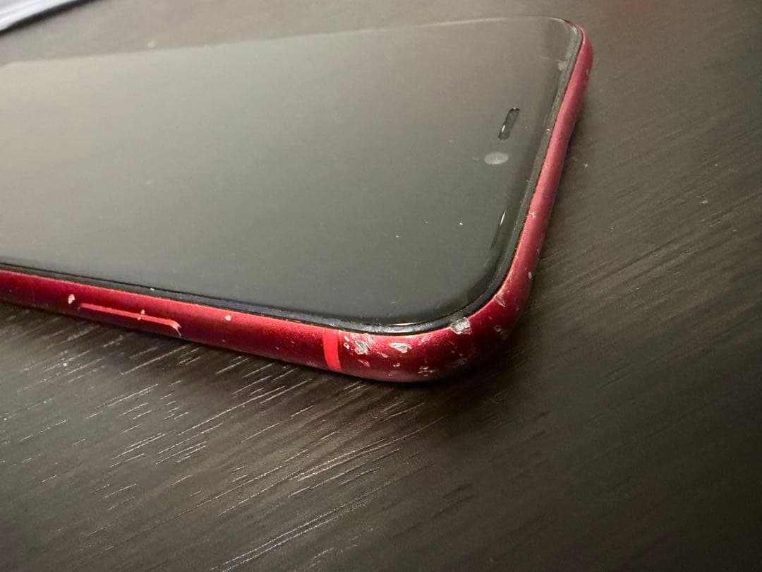 Apple iPhone11 RED128GB ひび割れ・傷あり