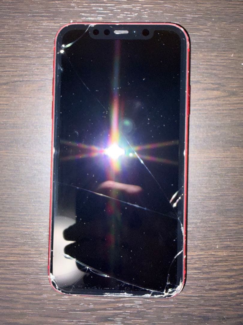 Apple iPhone11 RED128GB ひび割れ・傷あり