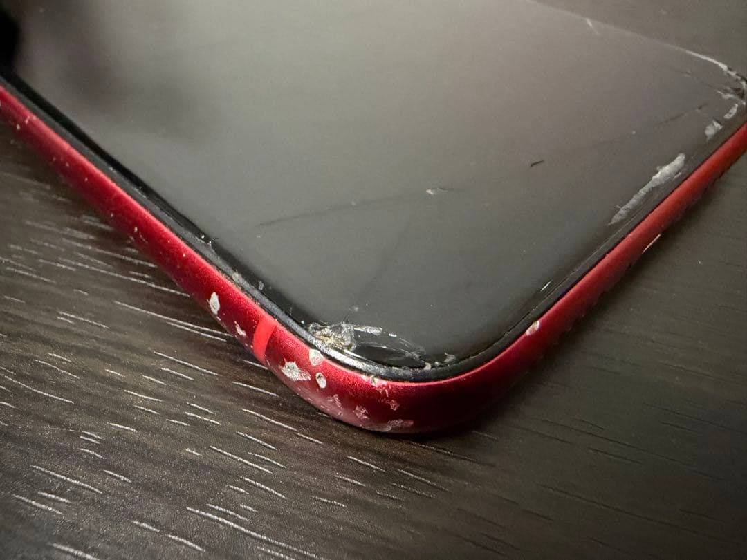 Apple iPhone11 RED128GB ひび割れ・傷あり