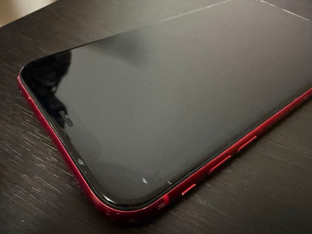 Apple iPhone11 RED128GB ひび割れ・傷あり