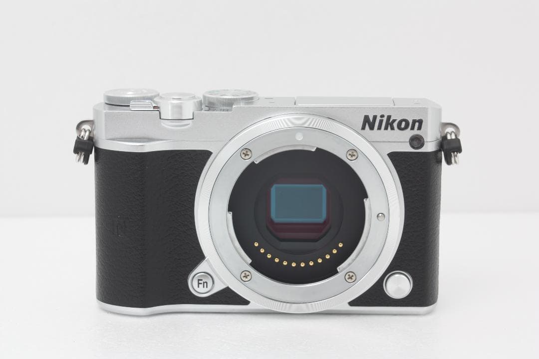 【美品】ニコン Nikon 1 J5 ボディ シルバー 完動品 #350b