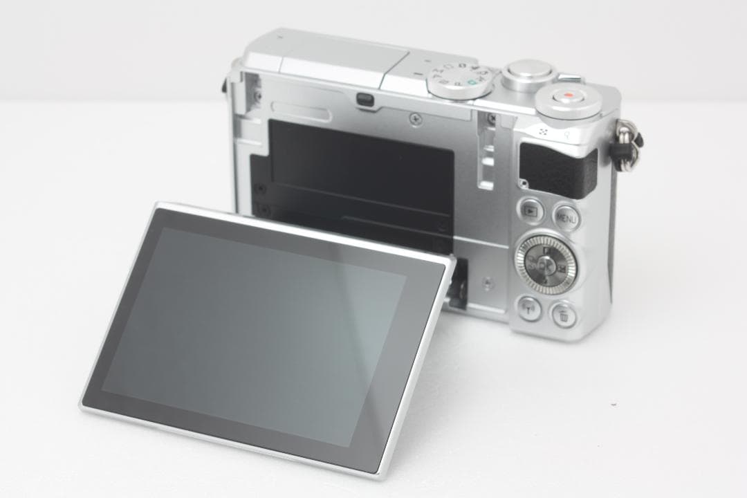 【美品】ニコン Nikon 1 J5 ボディ シルバー 完動品 #350b