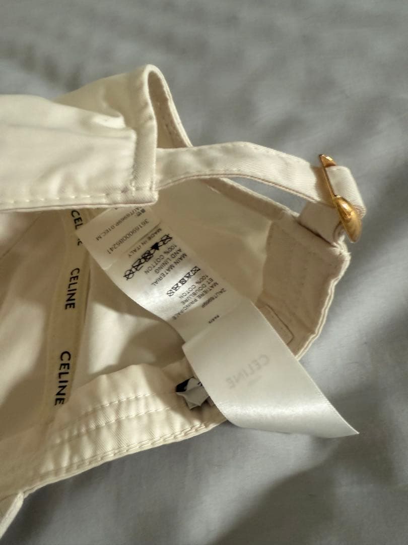 CELINE ホワイト キャップ ロゴ入り