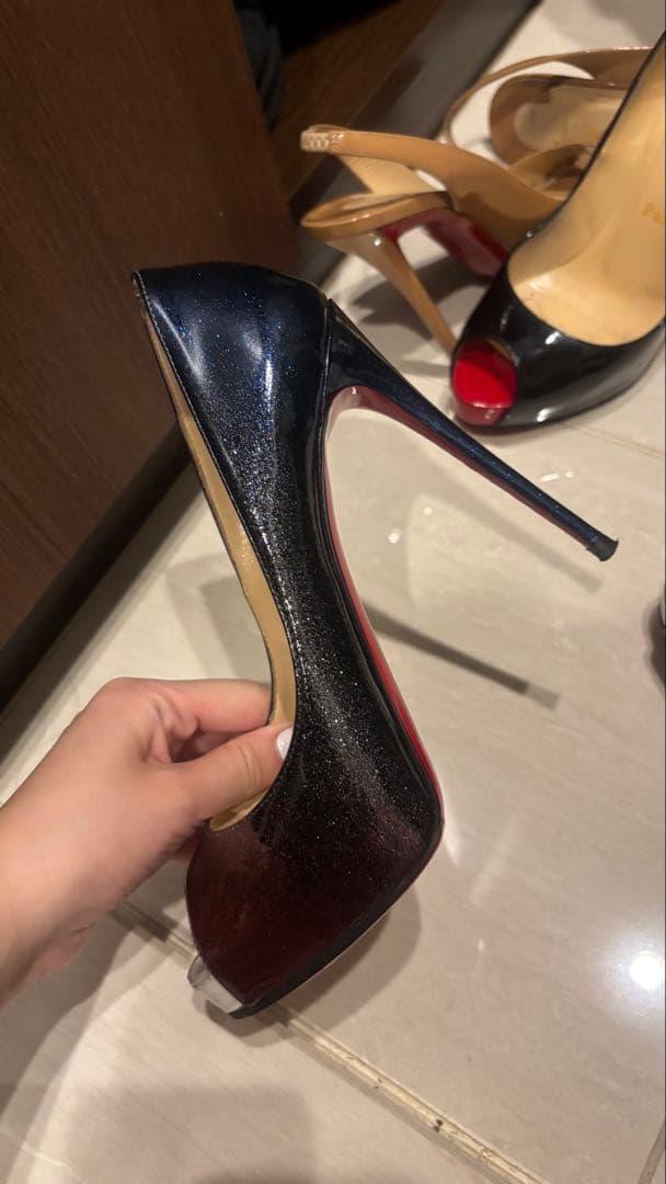 Christian Louboutin オープントゥ　 37ハーフ