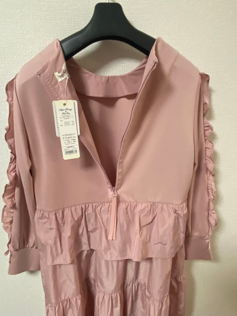 【新品札付き】★Super Beauty★ワンピース　42 L相当