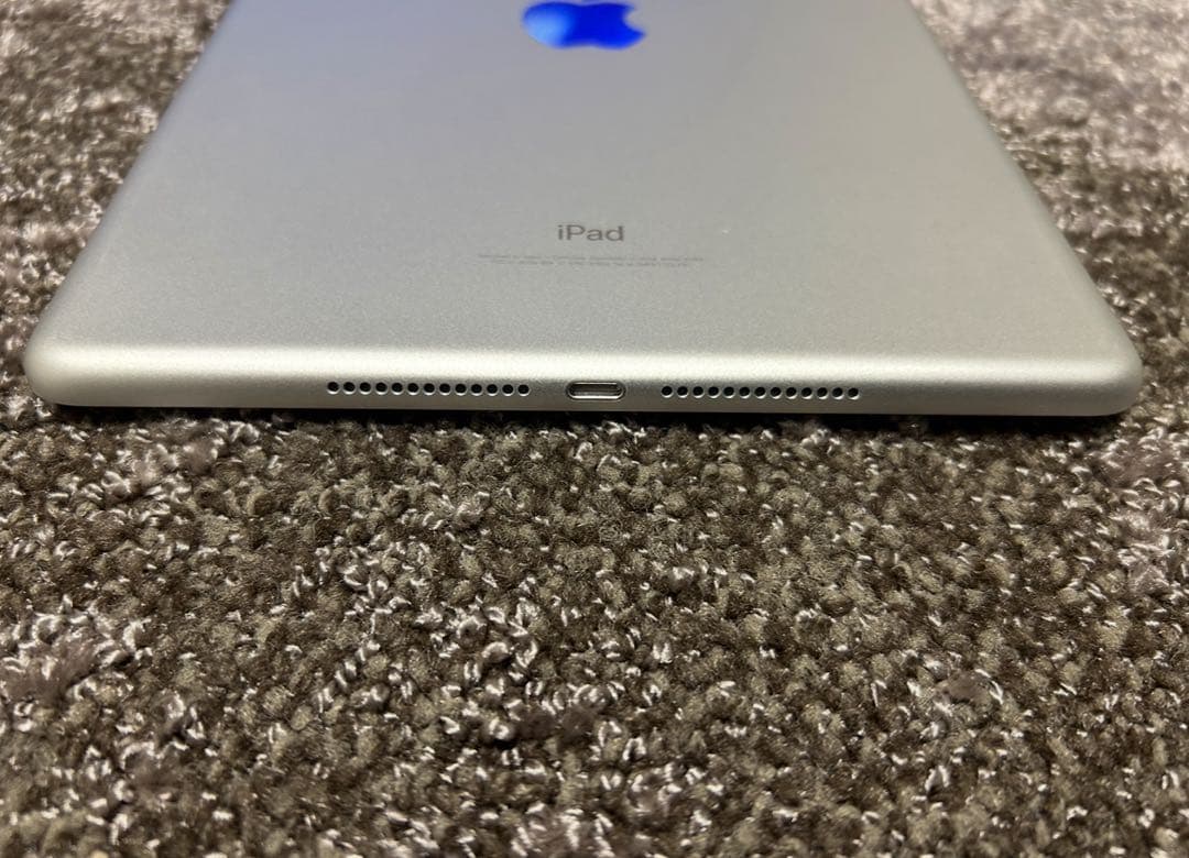 シルバー iPad 本体 第六世代